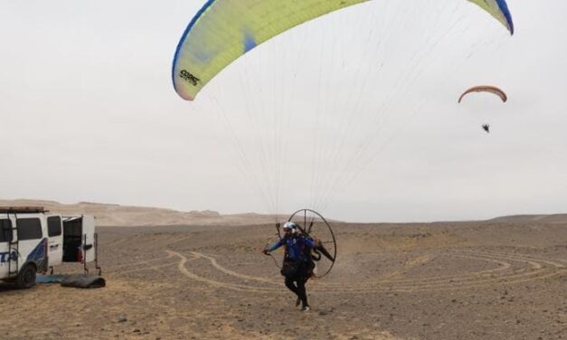 I botanici “estremi”: in paramotore (al posto del SUV) per studiare le piante più rare nel deserto