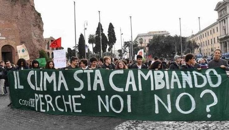 Sciopero del clima, Fridays for Future torna in piazza: “Non è tardi per il cambiamento”