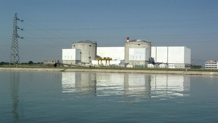 Costruire posate dai metalli della centrale nucleare dismessa