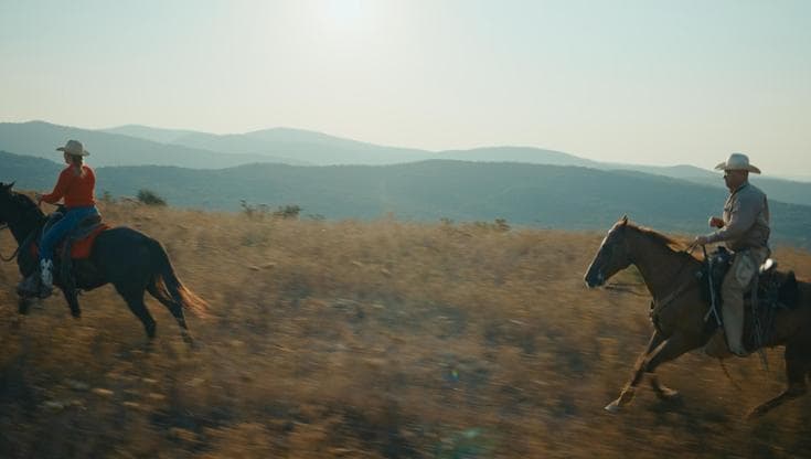 “Cose che accadono sulla terra”, vita da cowboys ai confini di Roma per ritrovare un equilibrio con la natura