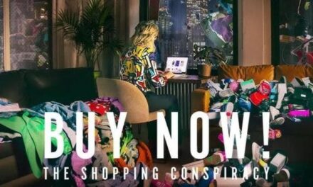 “Buy now”, altro che Black Friday: il docufilm svela i danni del consumismo sull’ambiente