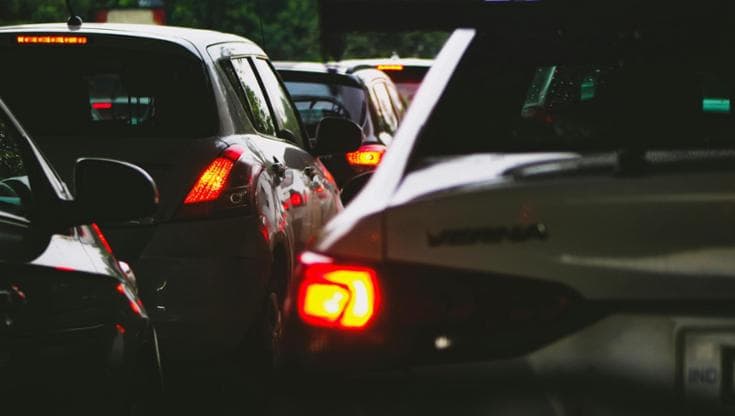 Il congegno che monitora l’auto e insegna a inquinare meno quando si guida