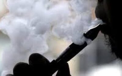 Sigarette elettroniche, il governo britannico mette al bando i vapes monouso